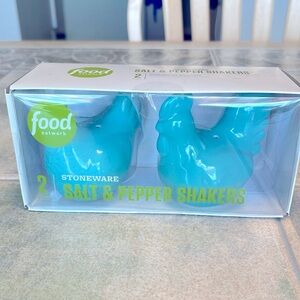 Salt and Pepper Shakers (chickens)